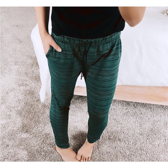 Lululemon Jet Crop Slim Green Stripe Color Luxtreme 7/8 Length Sz M - Picture 6 of 6